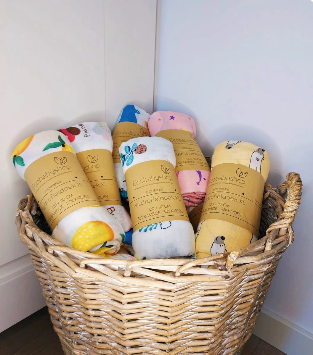 XL Eco Vriendelijk Bamboe - Hydrofiel Doek / Swaddle Blue Whale - 120 X 110 Cm - 70% Bamboe, 30% Biologisch Katoen - Inbakerdoek - Swaddle - Hydrofiele Doek - Inbakerdeken - Hydrofiele Luier - Multidoek - Ecobabyshop - Walvis - Mint Groen - Baby - Image 2